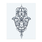 Eine Hamsa-Hand, gefüllt mit floralen Mustern. Dieses Symbol schützt vor Negativität und bringt Glück. Es ist ein bedeutungsvolles Design für Frieden und Schutz.