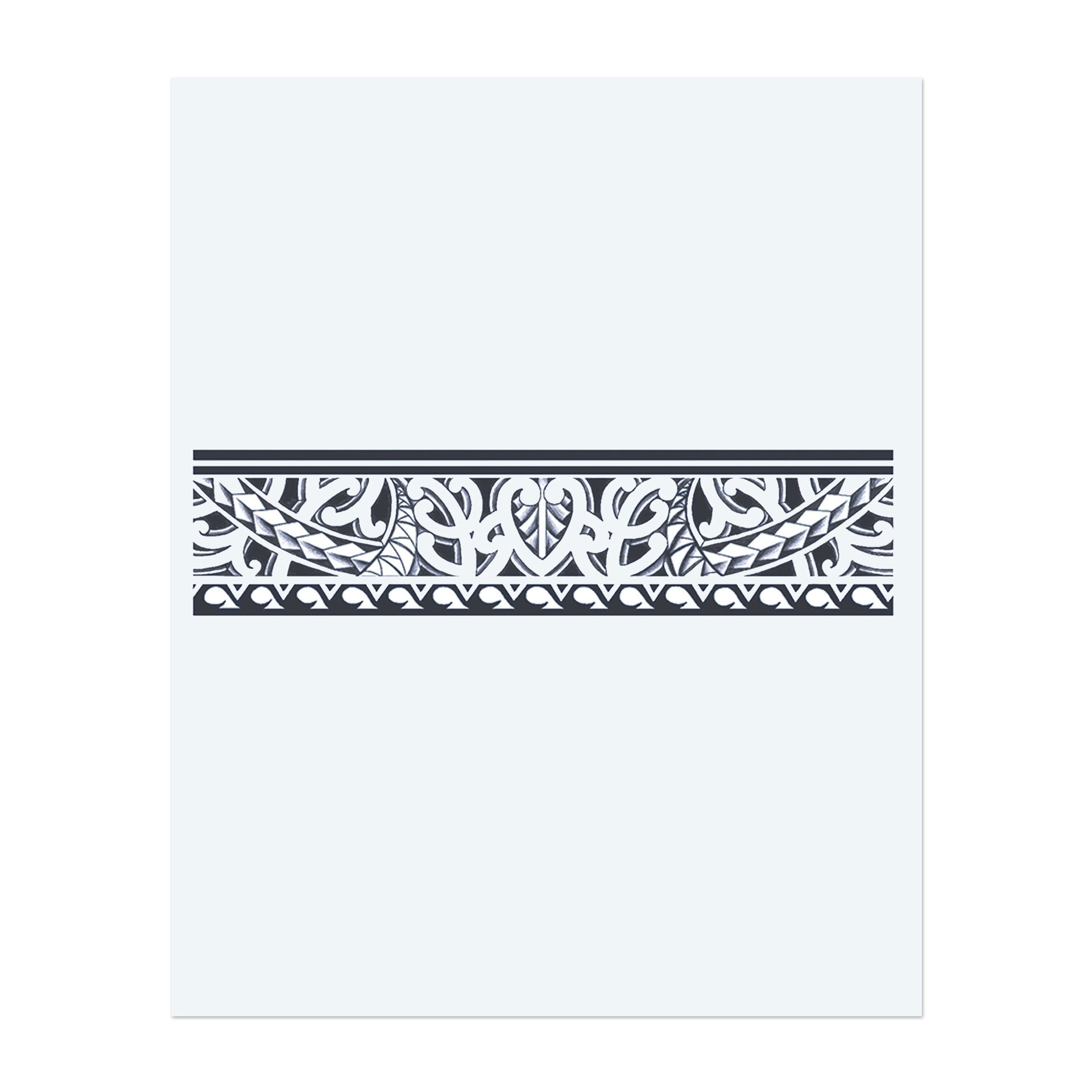 Ein kräftiges Tribal-Design, das in einem fortlaufenden Muster gewickelt ist, mit kunstvollen Linien und Kurven. Dieses Band-Tattoo symbolisiert Stärke, Einheit und kulturelles Erbe und bietet einen auffälligen, aber Minimalisten Look.
