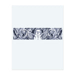 Ein friedliches Band-Design mit einem Engel mit zarten Flügeln, der mit den Händen unter dem Kinn ruht. Dieses Tattoo symbolisiert Ruhe, Unschuld und göttlichen Schutz.