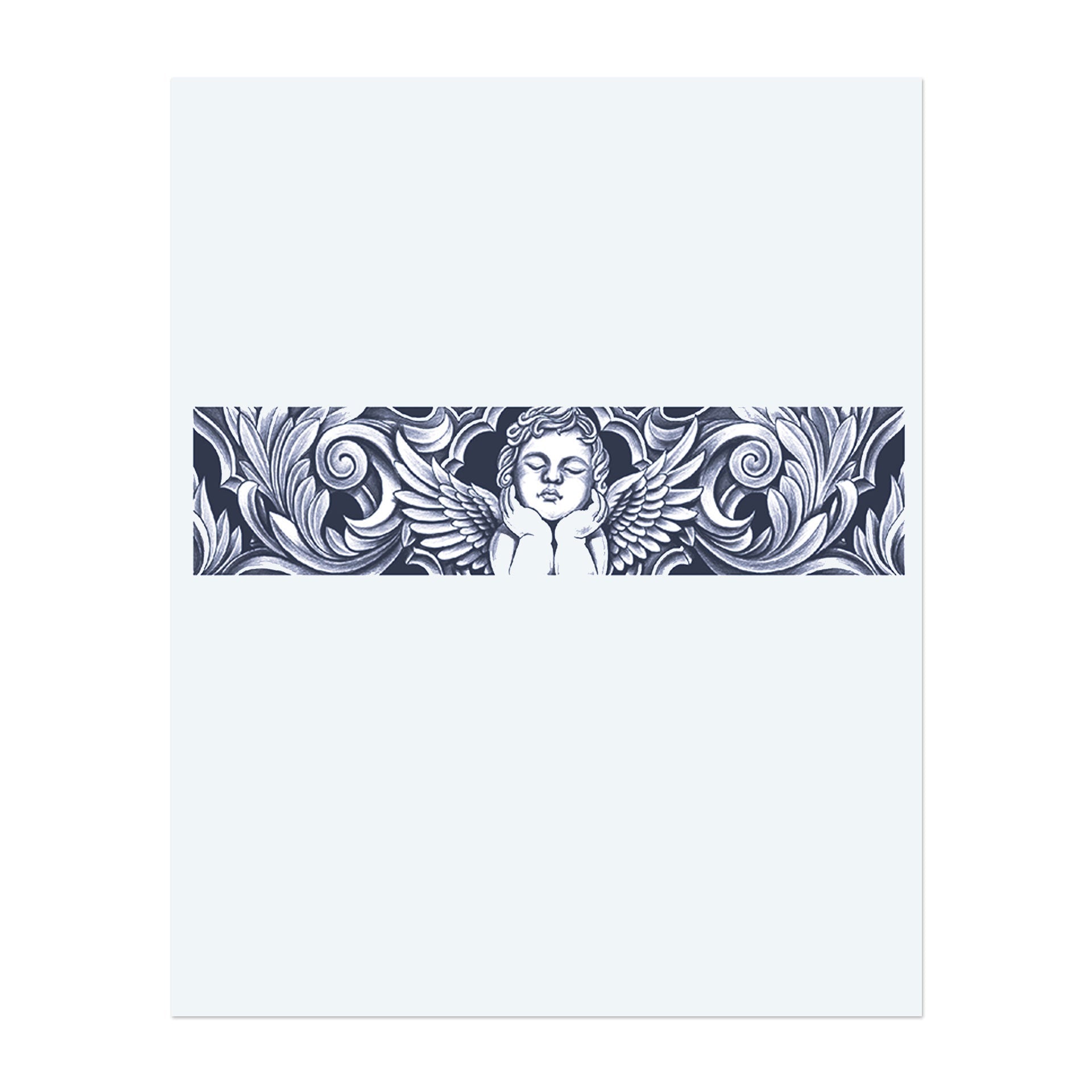 Ein friedliches Band-Design mit einem Engel mit zarten Flügeln, der mit den Händen unter dem Kinn ruht. Dieses Tattoo symbolisiert Ruhe, Unschuld und göttlichen Schutz.