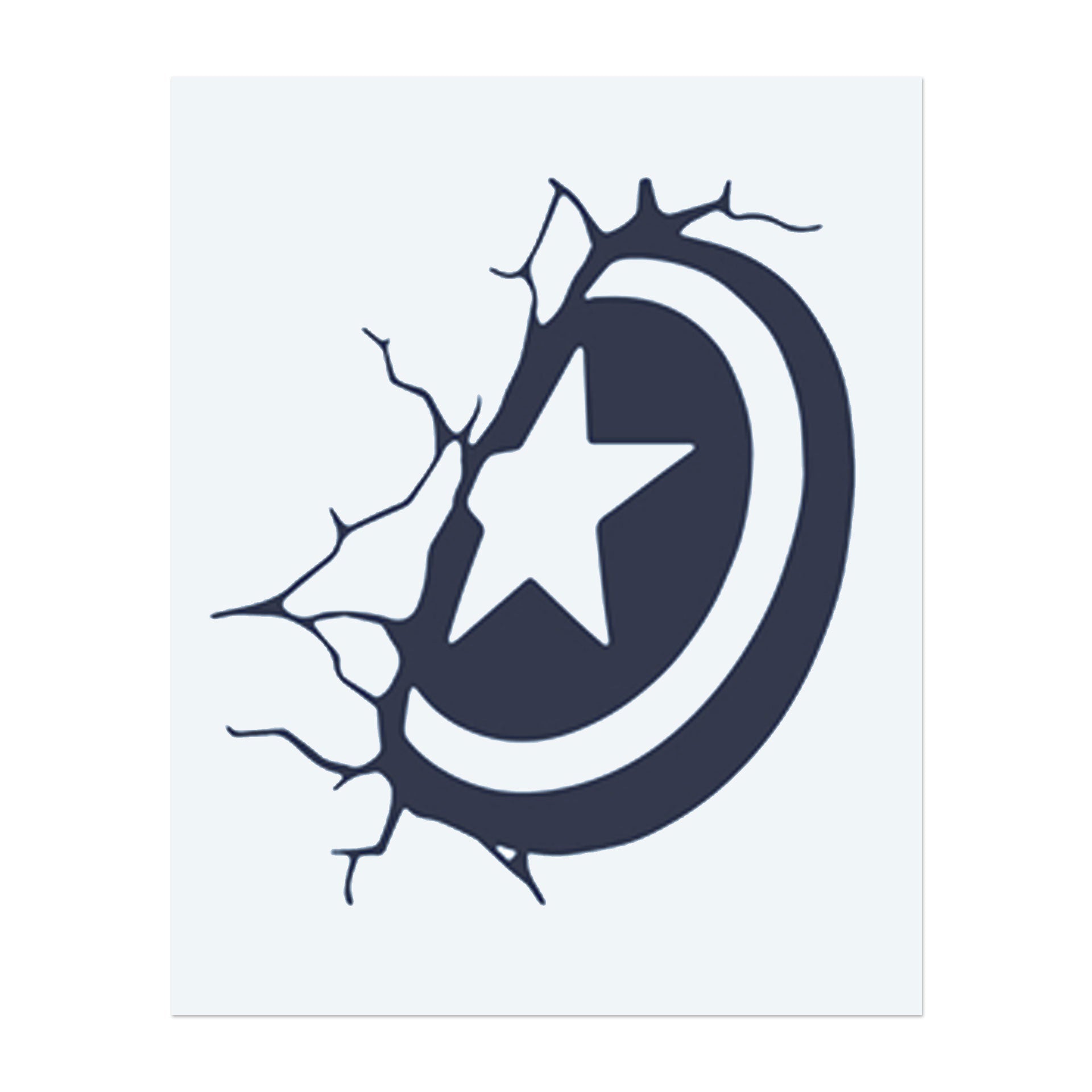 Captain Americas Schild, das mit intensiver Kraft zerbricht. Dieses Tattoo symbolisiert Mut, Führung und Schutz, perfekt für diejenigen, die für Gerechtigkeit stehen und niemals vor einem Kampf zurückschrecken.