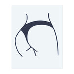 Eine subtile, aber elegante geschwungene Linie, die die Konturen eines Pos betont. Dieses Tattoo repräsentiert Schönheit, Sinnlichkeit und Selbstvertrauen.