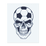 Ein Totenschädel mit einem Fußball oben, der Härte mit Sport verbindet. Dieses Tattoo symbolisiert Leidenschaft, Entschlossenheit und eine leidenschaftliche Liebe zum Spiel, perfekt für diejenigen, die Fußball leben und atmen.