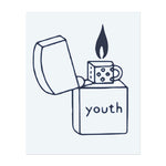 Ein Feuerzeug mit einer Tasse obendrauf, beschriftet mit "youth". Es symbolisiert Rebellion, flüchtige Momente oder jugendliche Energie.