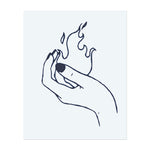 Eine Hand, die eine kleine Flamme hält. Es repräsentiert Leidenschaft, Kreativität oder die Macht einer Idee.