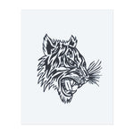 Ein kräftiger, brüllender Tigerkopf, der scharfe Zähne und intensive Augen zeigt. Dieses Tattoo repräsentiert Stärke, Mut und wilde Energie und ist eine großartige Wahl für diejenigen, die ihre furchtlose und unaufhaltbare Natur umarmen.