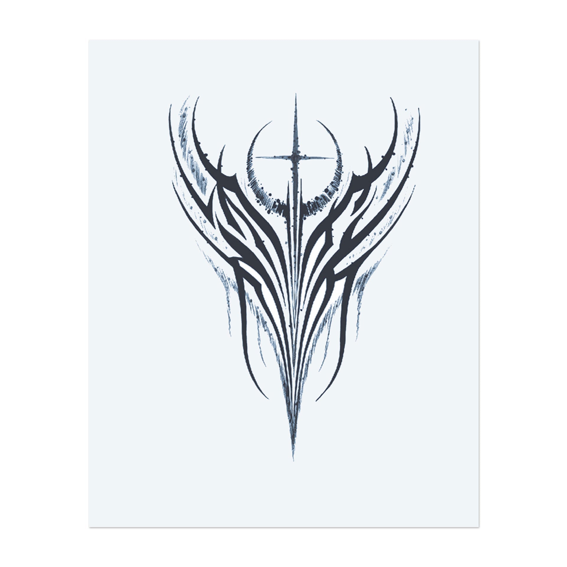 Ein kräftiges Tribal-Design mit scharfen Linien und Kurven, mit einem zentralen Kreuz an der Spitze. Dieses Tattoo vereint Stärke und spirituelle Energie und ist ein kraftvolles Symbol für Glauben, Schutz und Widerstandsfähigkeit.