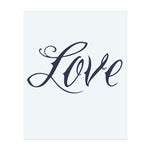 Das Wort "Love" in eleganter, fließender Schrift. Dieses Tattoo symbolisiert die Kraft der Liebe, Verbindung und Zuneigung und ist perfekt für diejenigen, die Liebe als Grundlage ihres Lebens und ihrer Beziehungen umarmen.