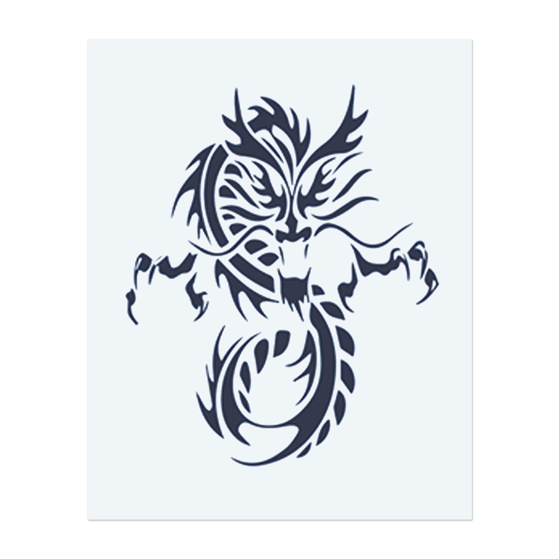 Ein schlanker, tribal-artiger Drache, der sich in kunstvollen Mustern um sich selbst windet. Dieses Tattoo symbolisiert persönliches Wachstum, Schutz und den beständigen Geist eines Kriegers, ideal für diejenigen, die ihren einzigartigen Weg umarmen.