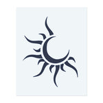 Eine stilisierte Sonne und ein Halbmond, die miteinander verflochten sind, symbolisieren Balance, Dualität und den Zyklus von Tag und Nacht. Dieses Tattoo repräsentiert Harmonie zwischen Gegensätzen.