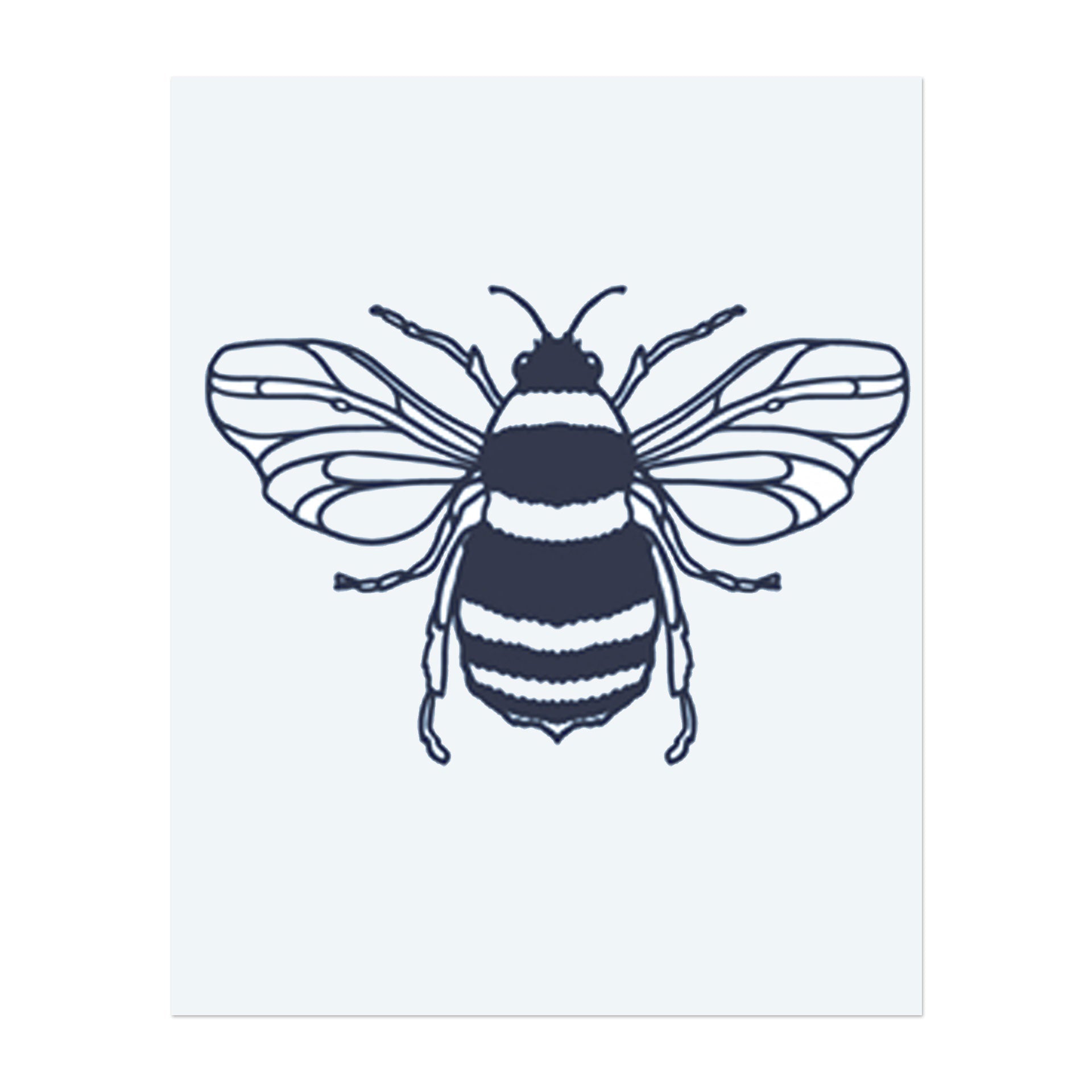 Ein Minimalistes Tattoo-Design einer Biene im einfachen Linien-Stil. Die Biene ist im Flug dargestellt, mit kräftigen Streifen und detaillierten Flügeln, was sie hervorhebt.